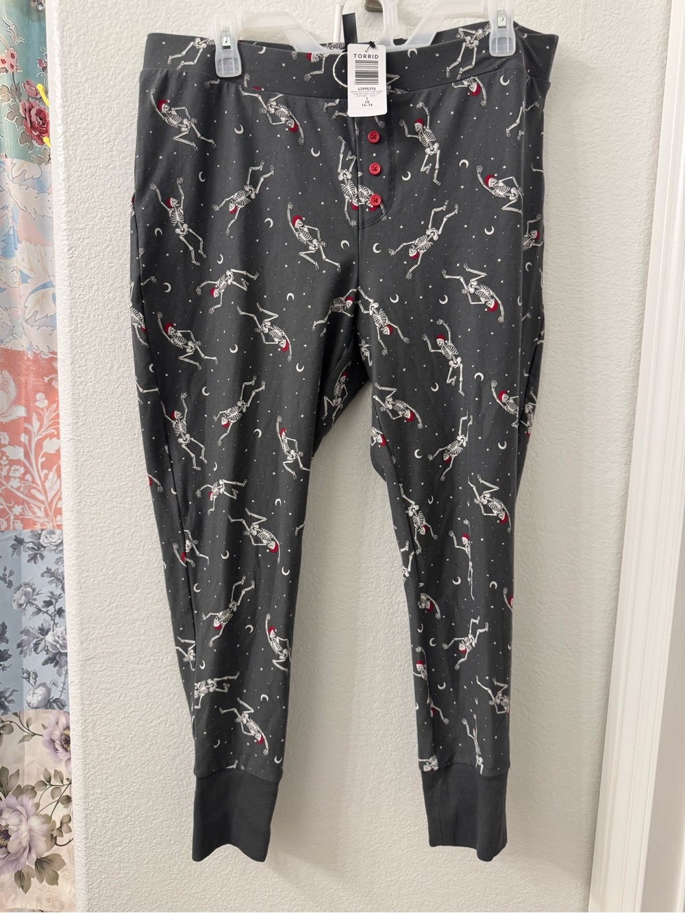 NWT Torrid Dancing Santa Skeleton Sleep Pants 1X Gray Pjs